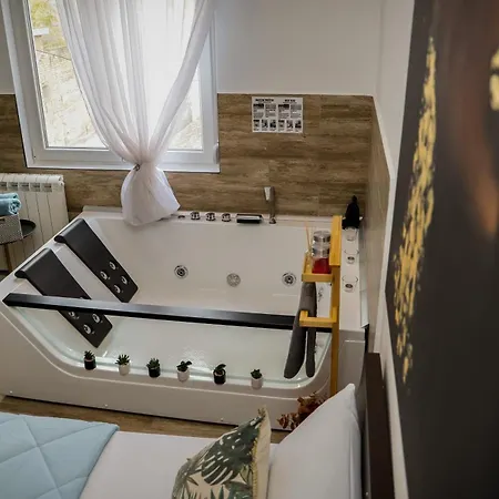 诺威萨Jacuzzi Express公寓 外观 照片