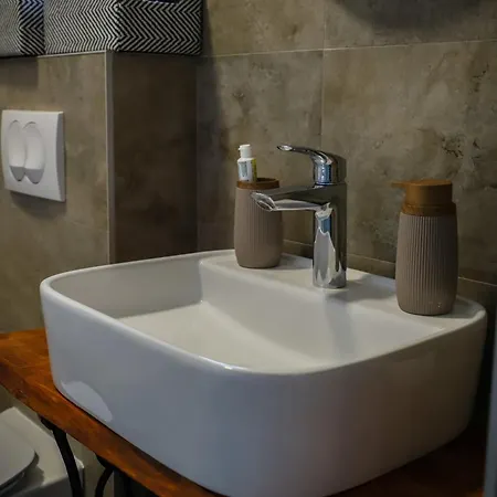 诺威萨Jacuzzi Express公寓 外观 照片