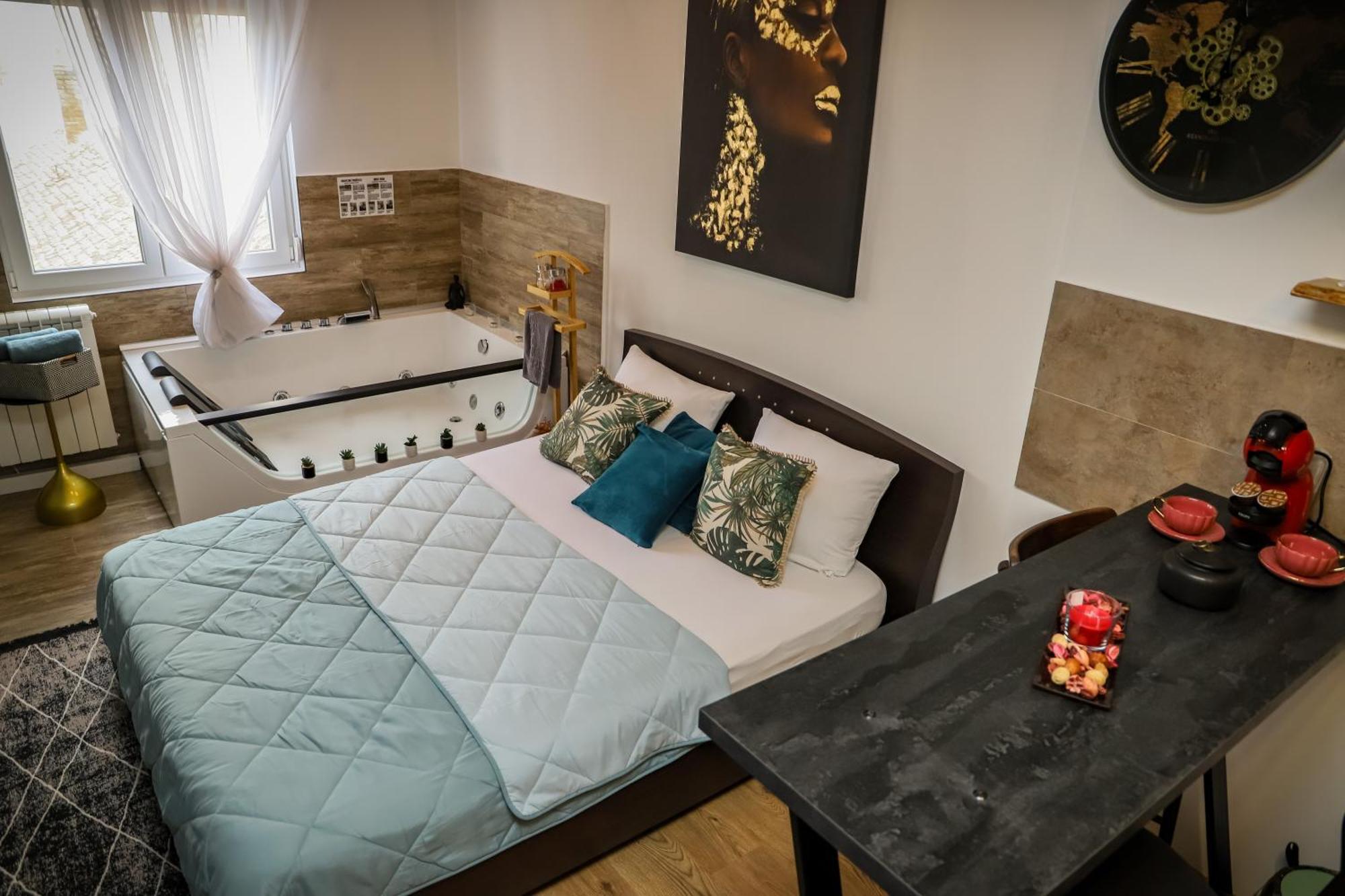 Apartment Jacuzzi Express *